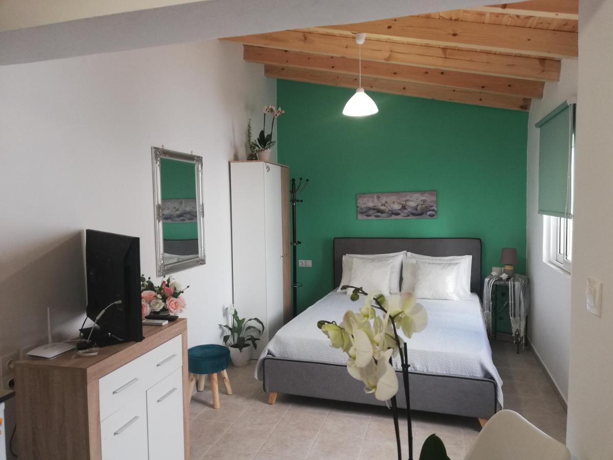 Small Studio With Yard 하니아 외부 사진